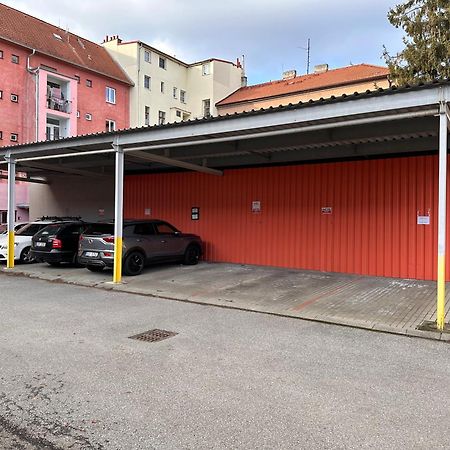 Apartman Ab Kryte Parkovani Zdarma Ceske Budejovice Esterno foto