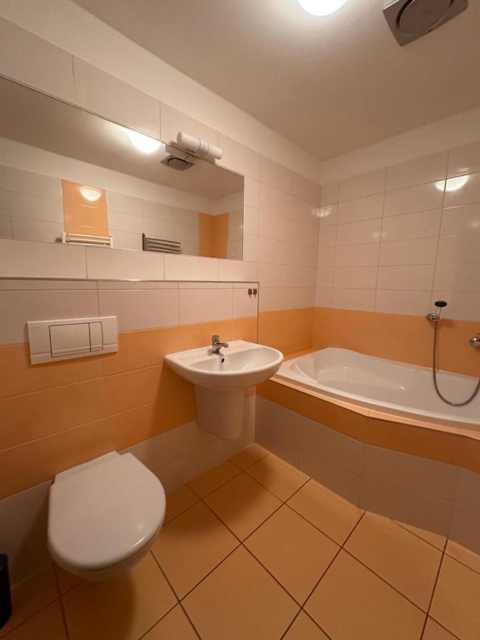 Apartman Ab Kryte Parkovani Zdarma Ceske Budejovice Esterno foto